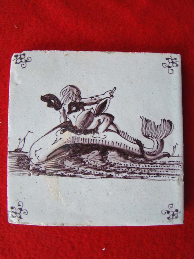 A 17th century Dutch Delft tile in manganese circa 1675 — image 2